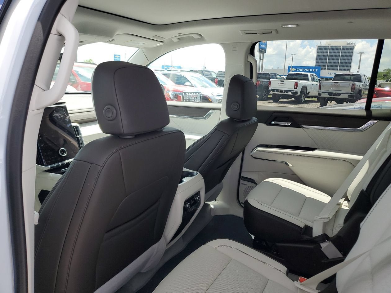 New 2026 GMC Acadia Denali w/ Super Cruise Package FWD image 10