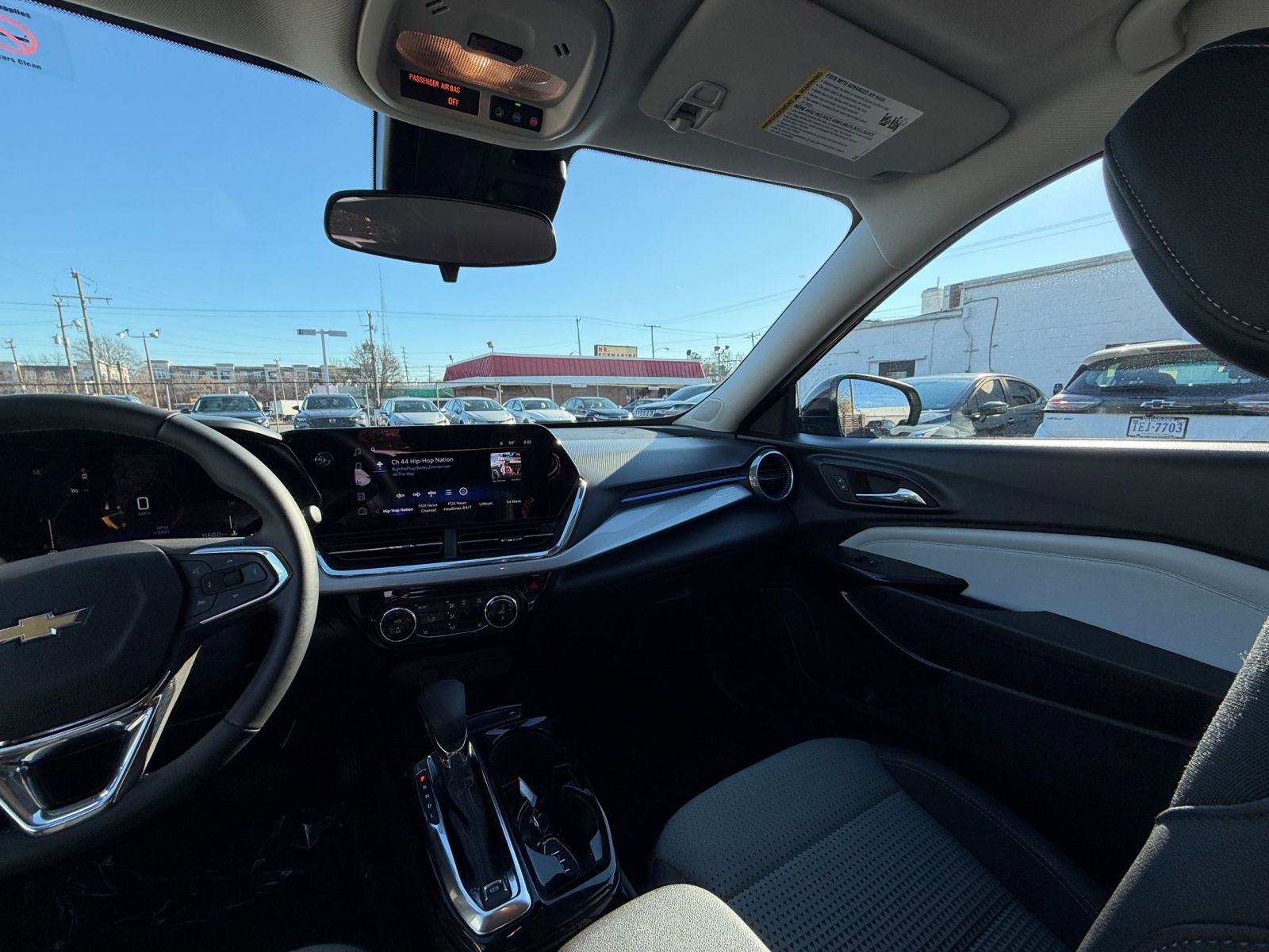 Used 2025 Chevrolet Trax LT w/ LT Convenience Package image 33