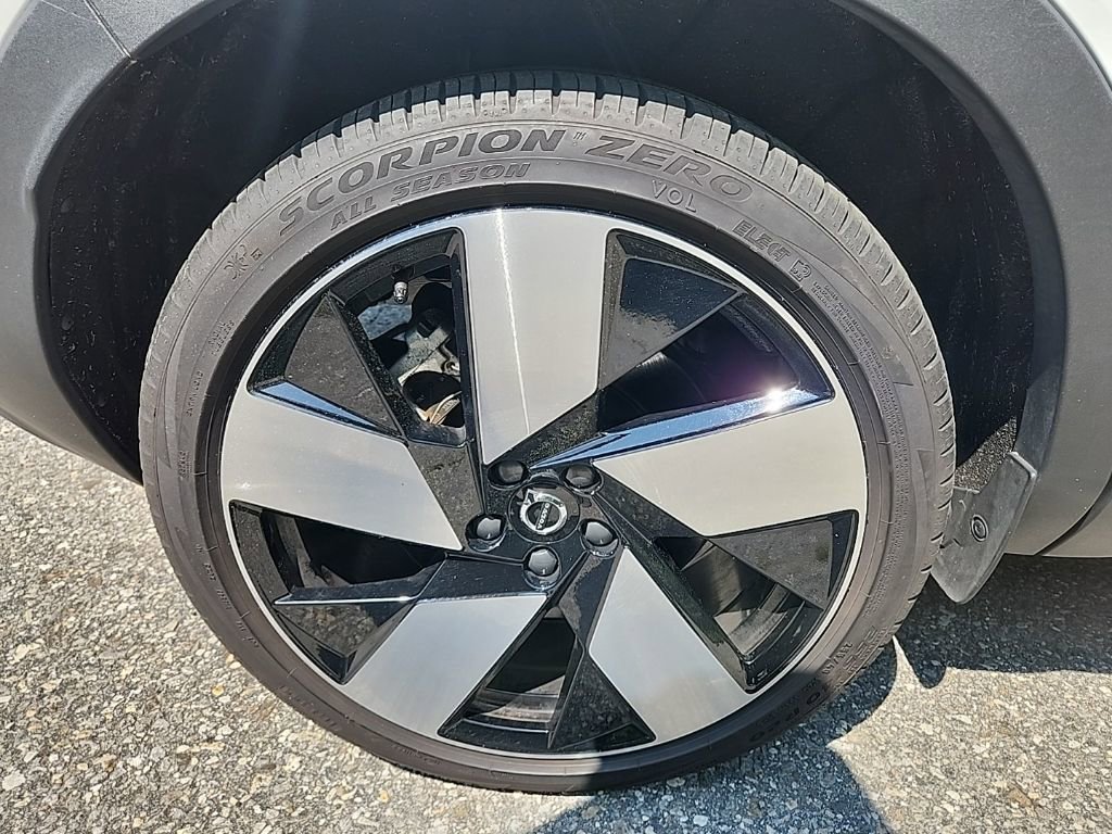 Certified 2024 Volvo XC40 Recharge Ultimate AWD/4WD image 11