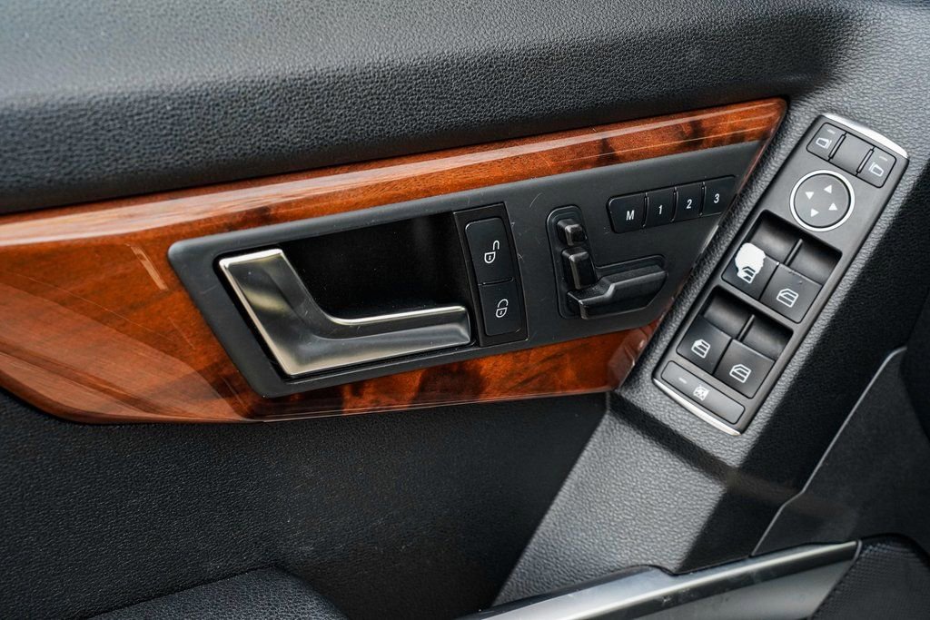 Used 2012 Mercedes-Benz GLK 350 4MATIC image 9