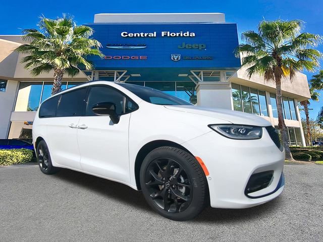 New 2026 Chrysler Pacifica Select w/ S Appearance Package image 2