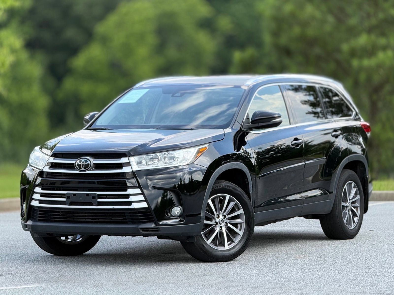 Used 2019 Toyota Highlander XLE AWD/4WD image 8