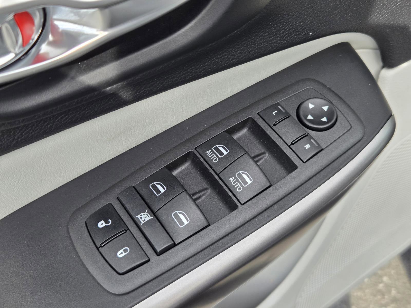 Certified 2022 Jeep Cherokee Latitude Lux w/ Sun & Sound Group AWD/4WD image 22