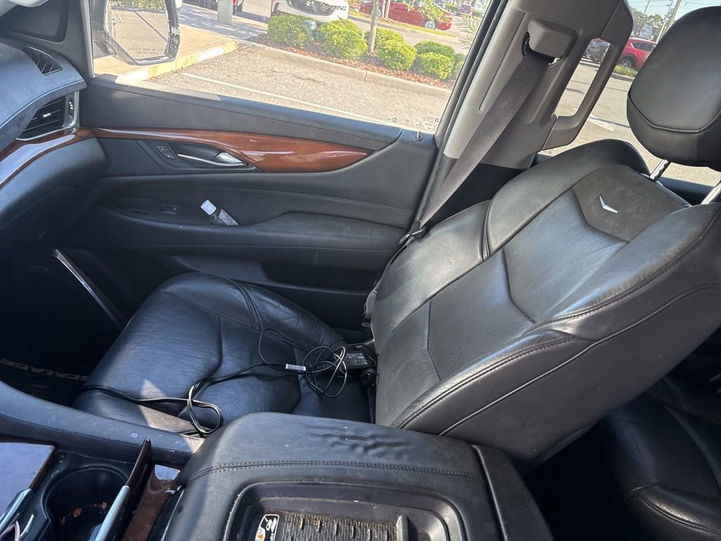 Used 2017 Cadillac Escalade Premium Luxury RWD image 7