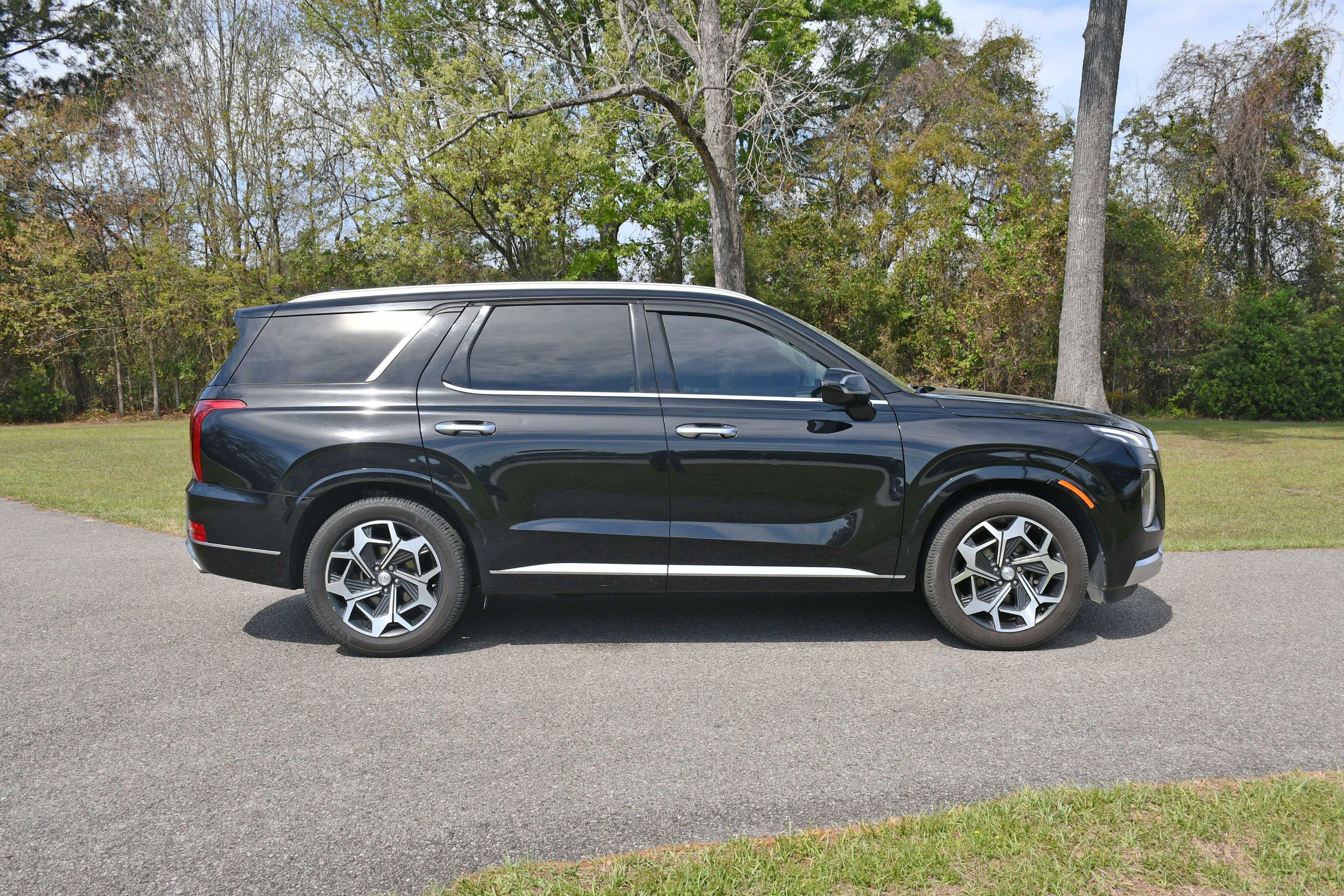 Used 2021 Hyundai Palisade Calligraphy image 3