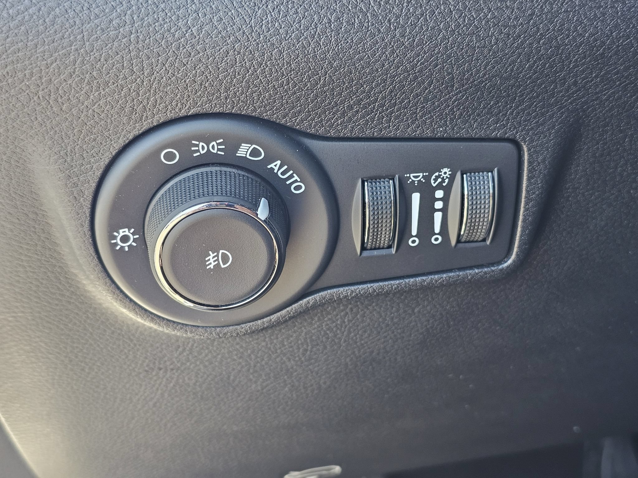 Used 2026 Jeep Compass Latitude AWD/4WD image 18