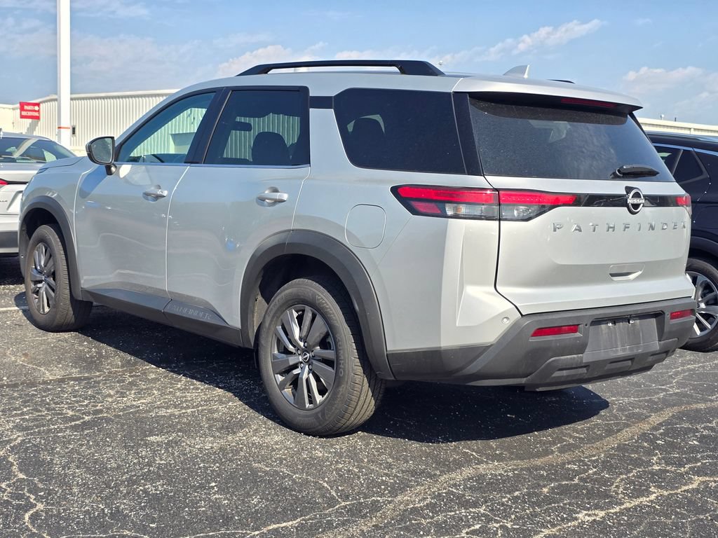 Used 2025 Nissan Pathfinder SV FWD image 5
