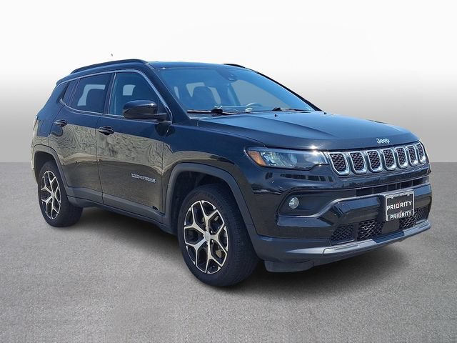 Used 2024 Jeep Compass Latitude AWD/4WD image 3