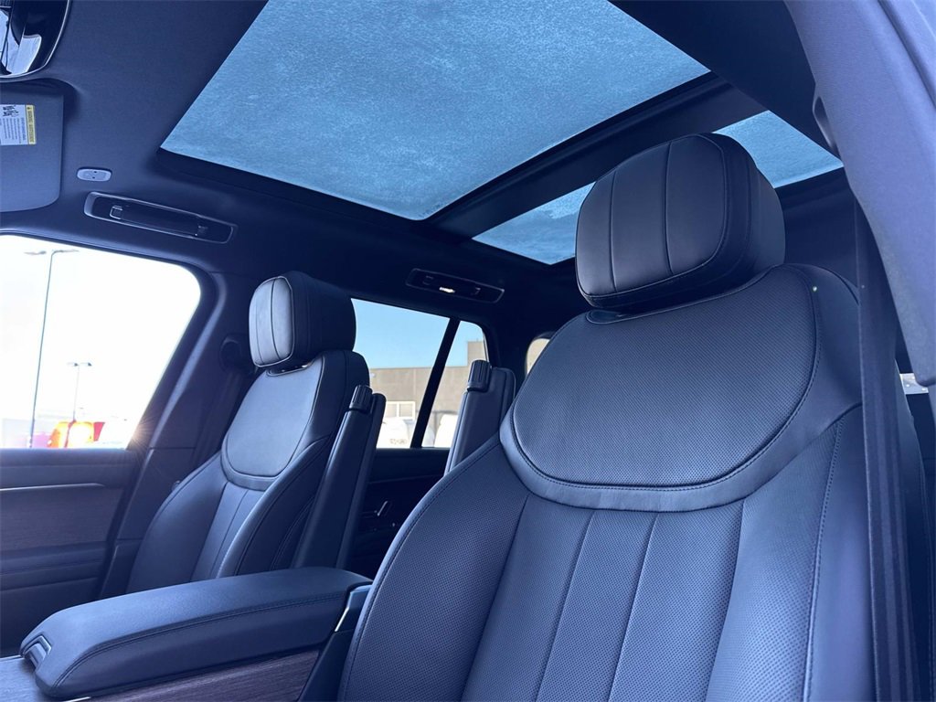 Used 2024 Land Rover Range Rover SE image 17