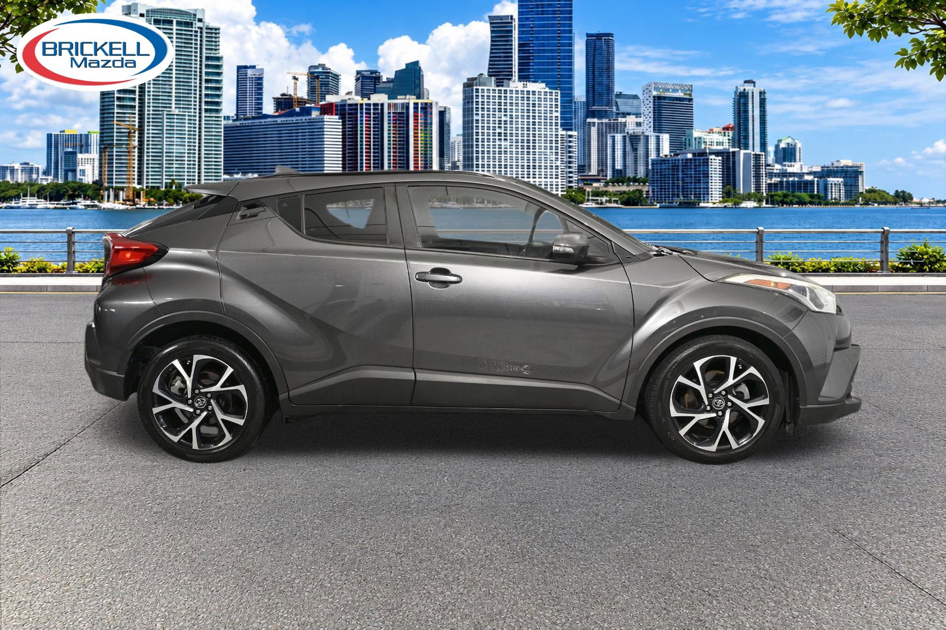 Used 2018 Toyota C-HR XLE FWD image 3
