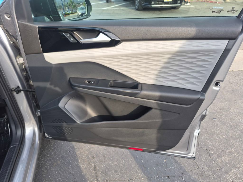 Certified 2023 Volkswagen Taos S FWD image 25