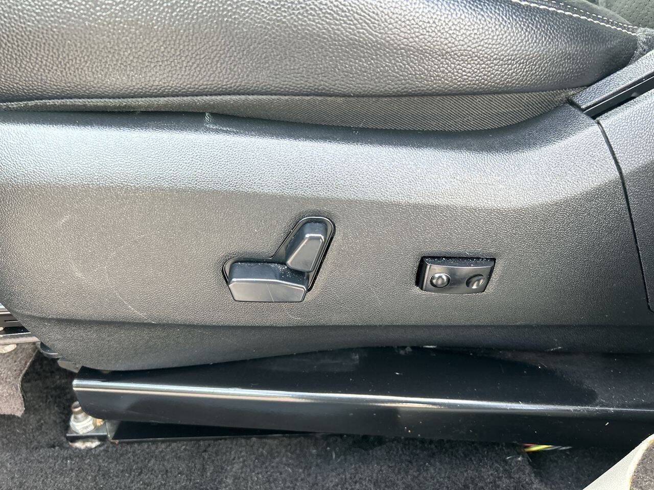 Used 2018 Dodge Grand Caravan SXT image 13