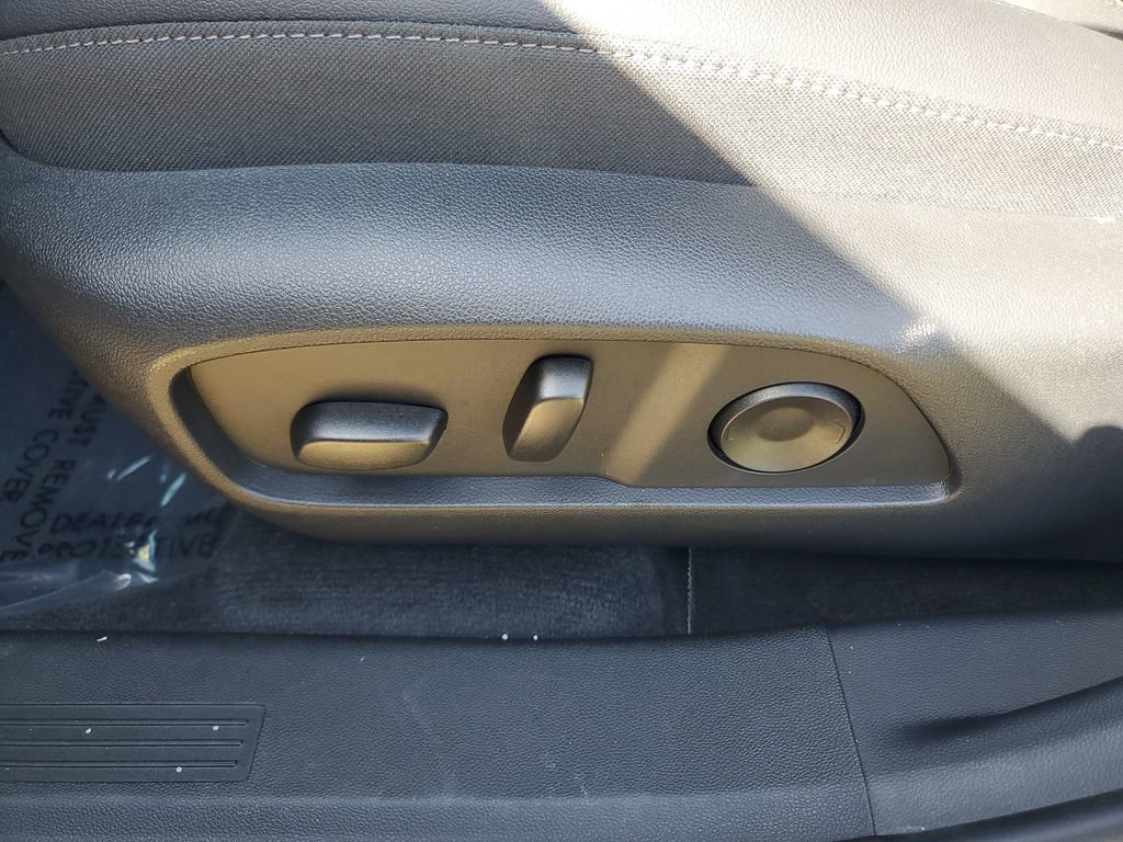 Used 2026 Chevrolet Equinox LT w/ Convenience Package II FWD image 22