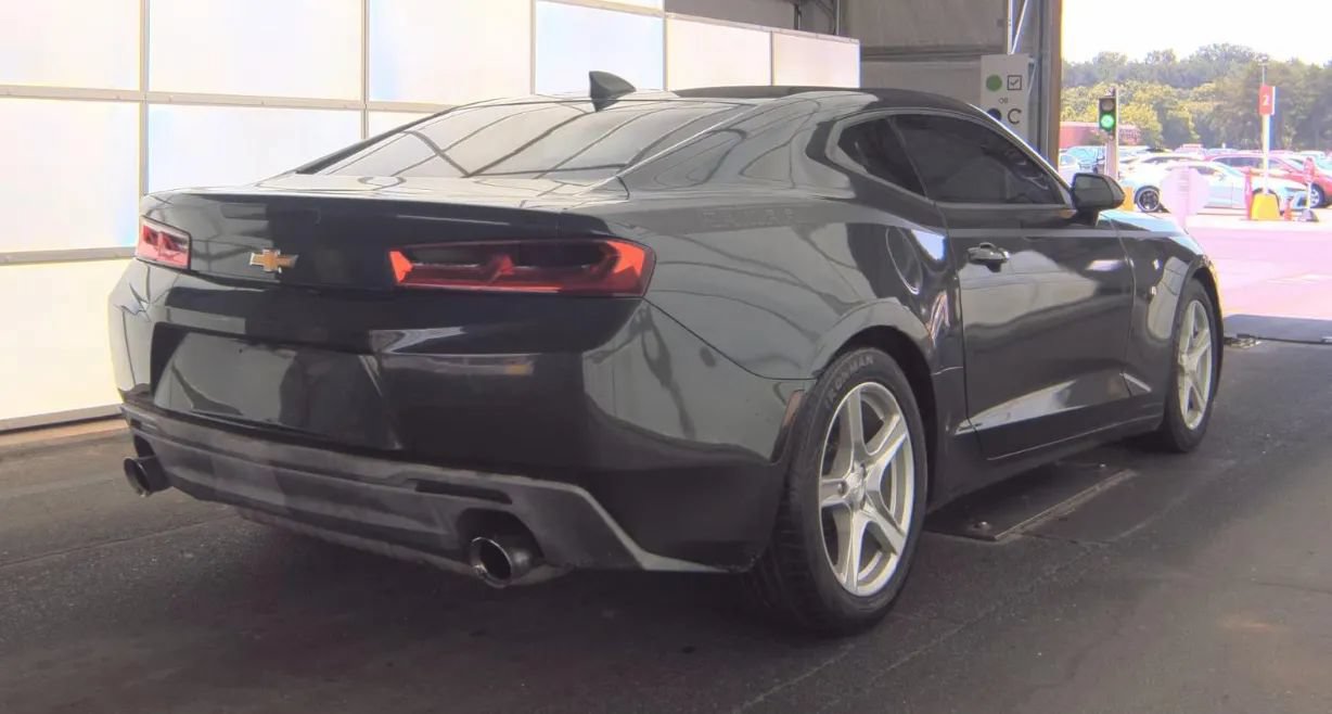 Used 2016 Chevrolet Camaro LT RWD image 3