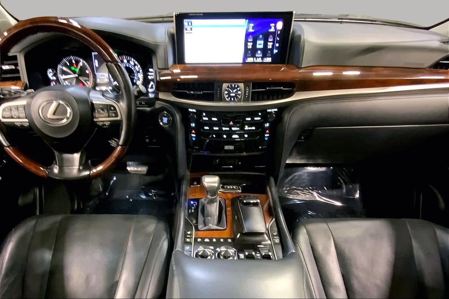 Used 2020 Lexus LX 570 4WD w/ Luxury Package image 16