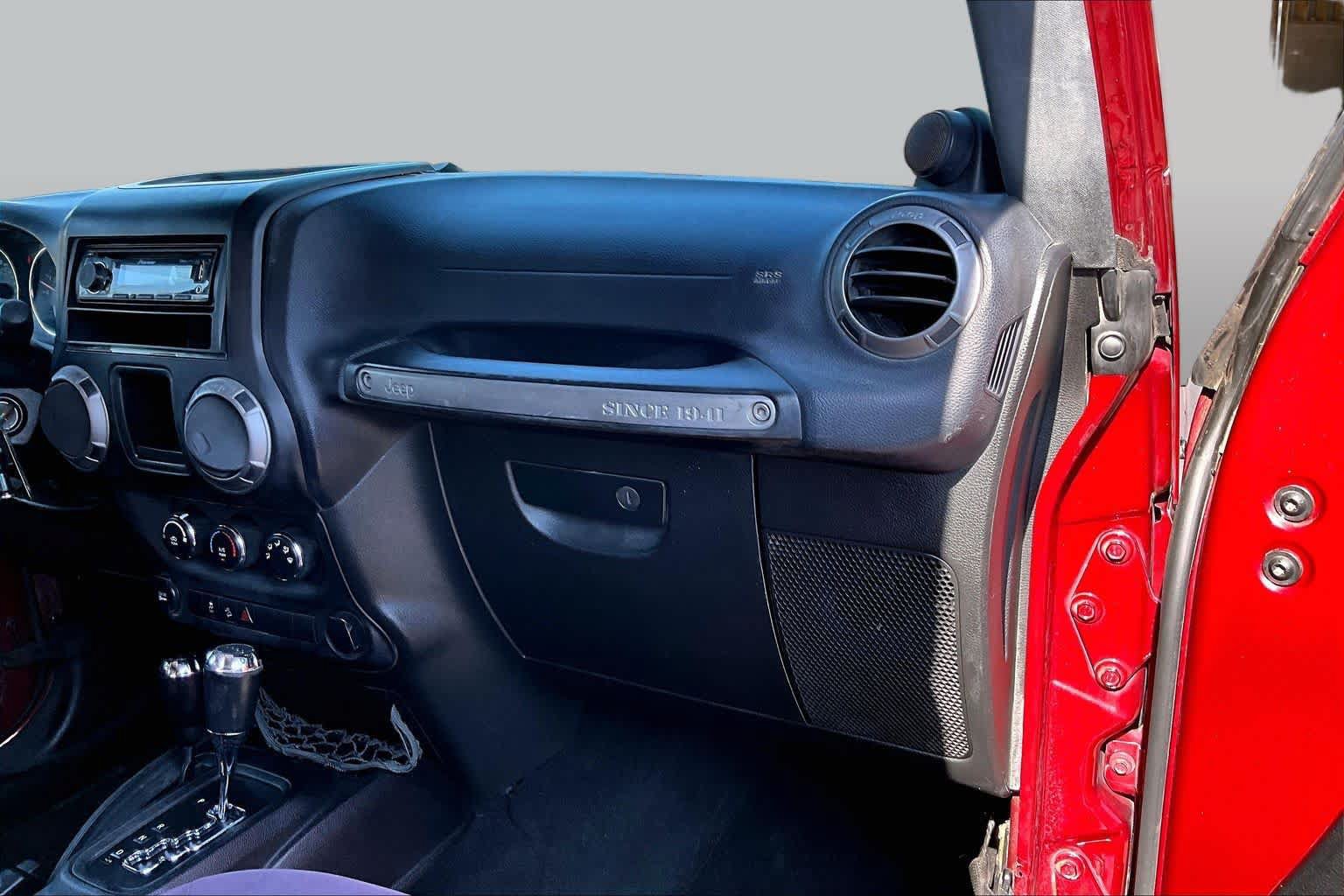Used 2013 Jeep Wrangler Sport w/ Connectivity Group AWD/4WD image 19