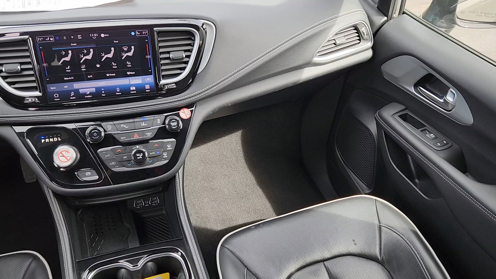 Used 2025 Chrysler Pacifica Limited image 6