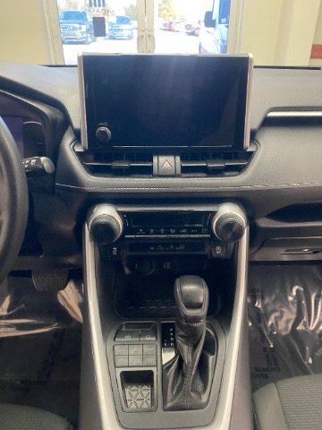 Used 2024 Toyota RAV4 LE AWD/4WD image 25