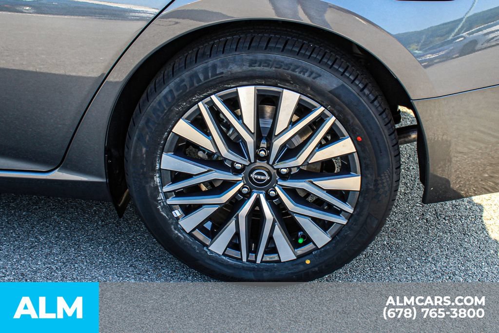 Used 2025 Nissan Altima 2.5 SV FWD image 15