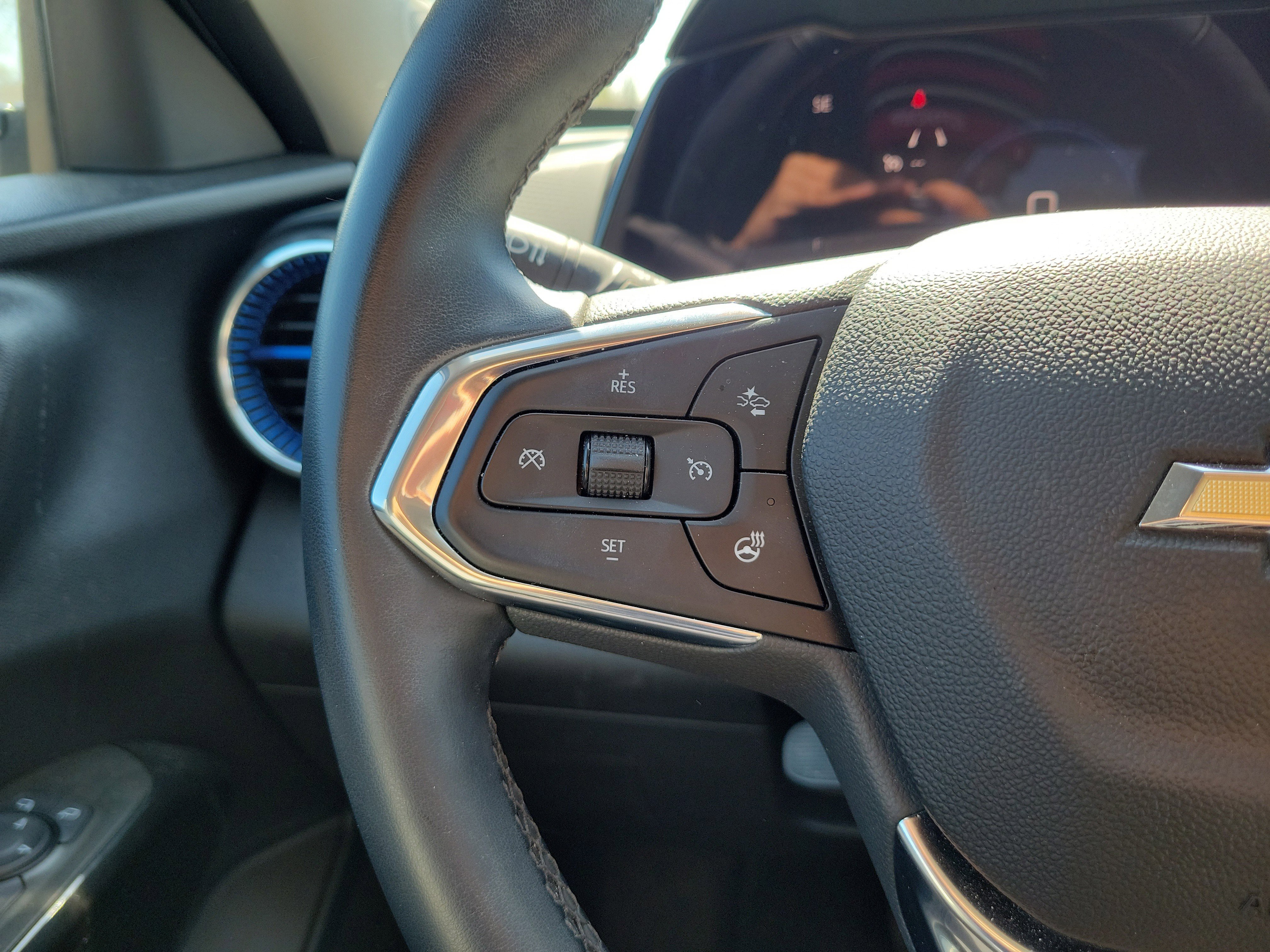 Used 2024 Chevrolet Trax LT w/ Driver Confidence Package FWD image 24