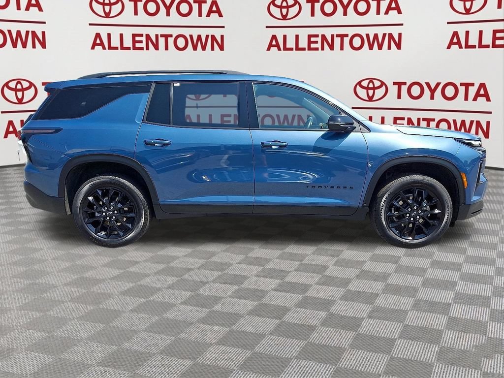Used 2025 Chevrolet Traverse LT w/ Midnight/Sport Edition AWD/4WD image 8