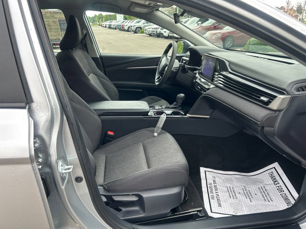 Used 2025 Toyota Camry LE FWD image 11