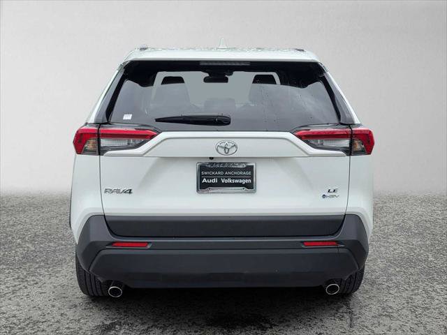 Used 2025 Toyota RAV4 LE AWD/4WD image 4