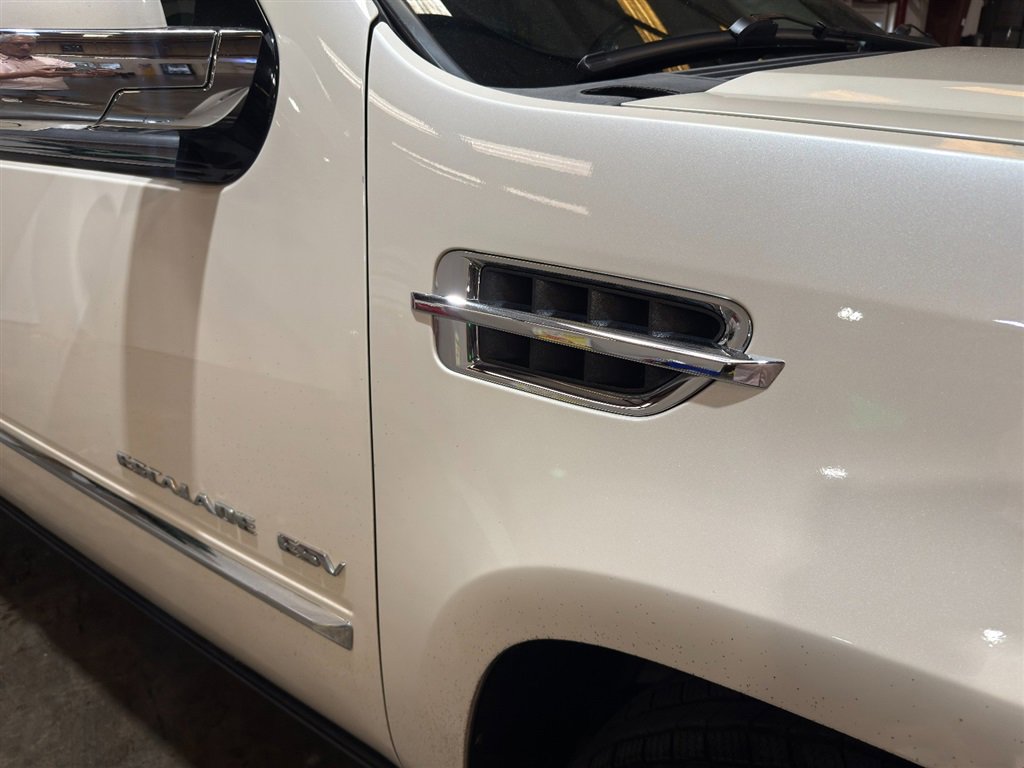 Used 2010 Cadillac Escalade ESV Premium AWD/4WD image 28
