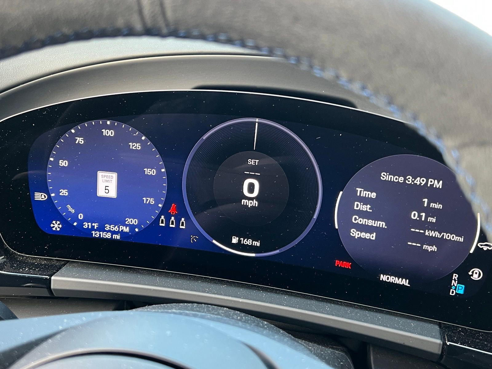 Certified 2025 Porsche Macan Turbo Electric image 23