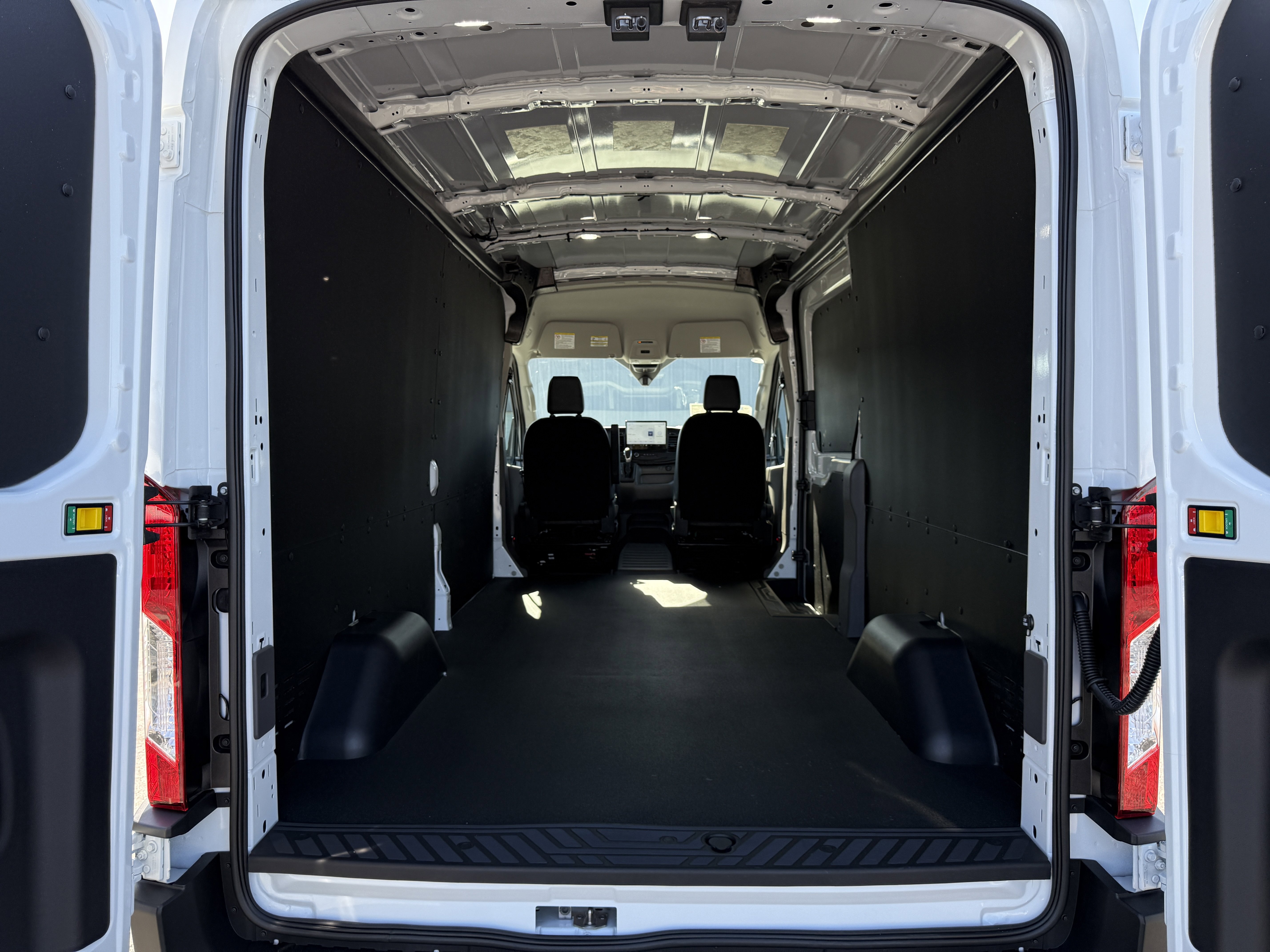 New 2027 Ford Transit 250 Low Roof w/ Load Area Protection Package RWD image 10