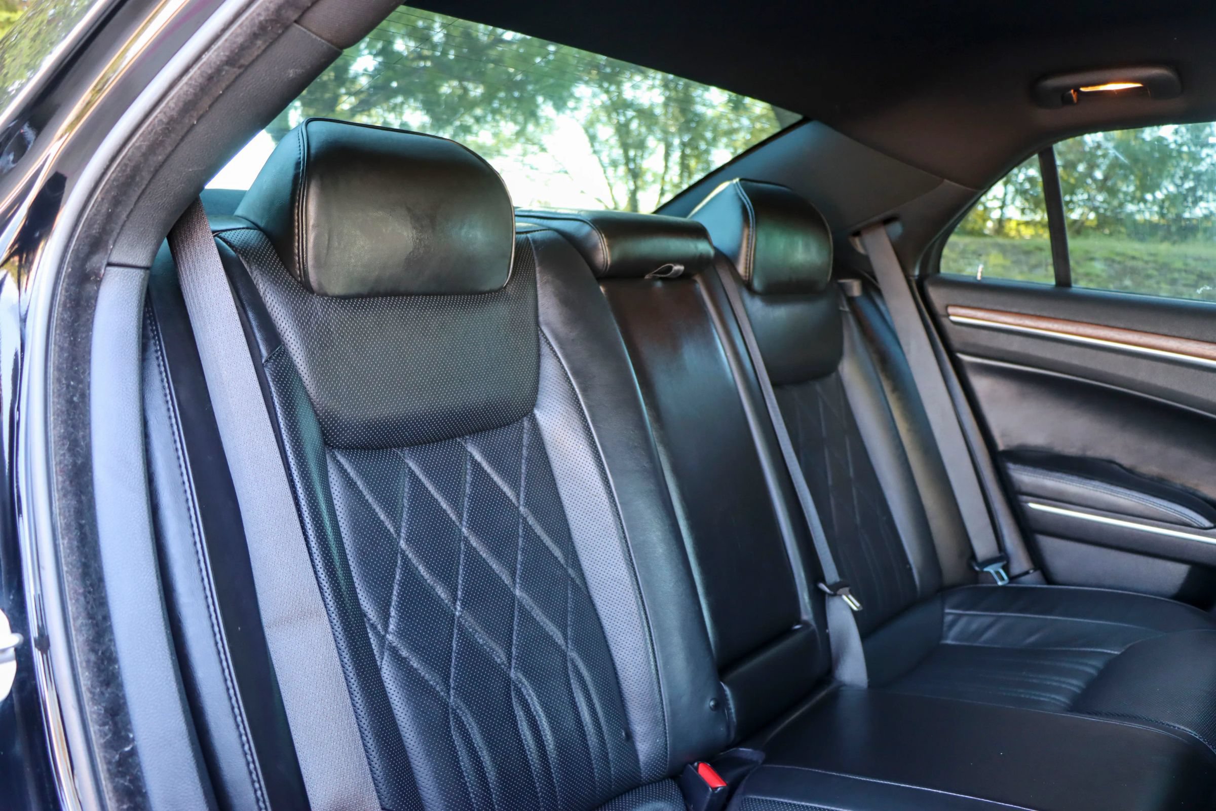 Used 2019 Chrysler 300 C RWD image 18