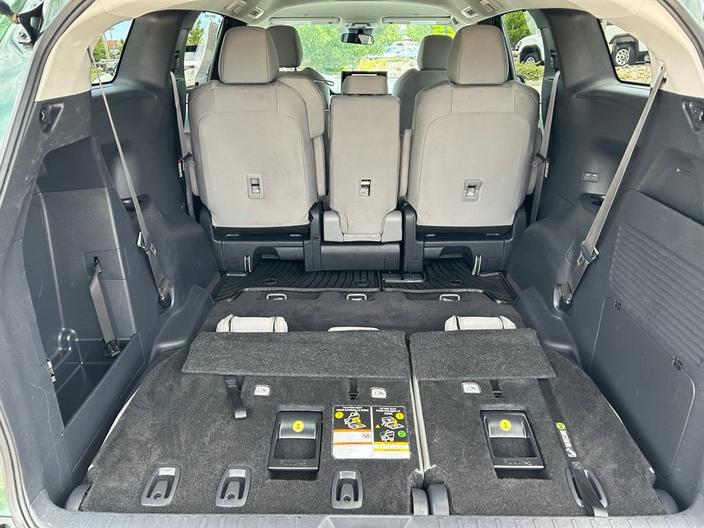 Used 2025 Toyota Sienna LE FWD image 27