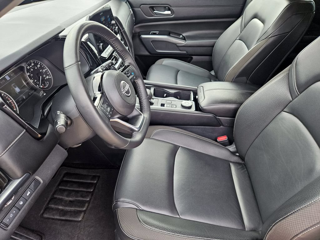 Used 2025 Nissan Pathfinder SL AWD/4WD image 18