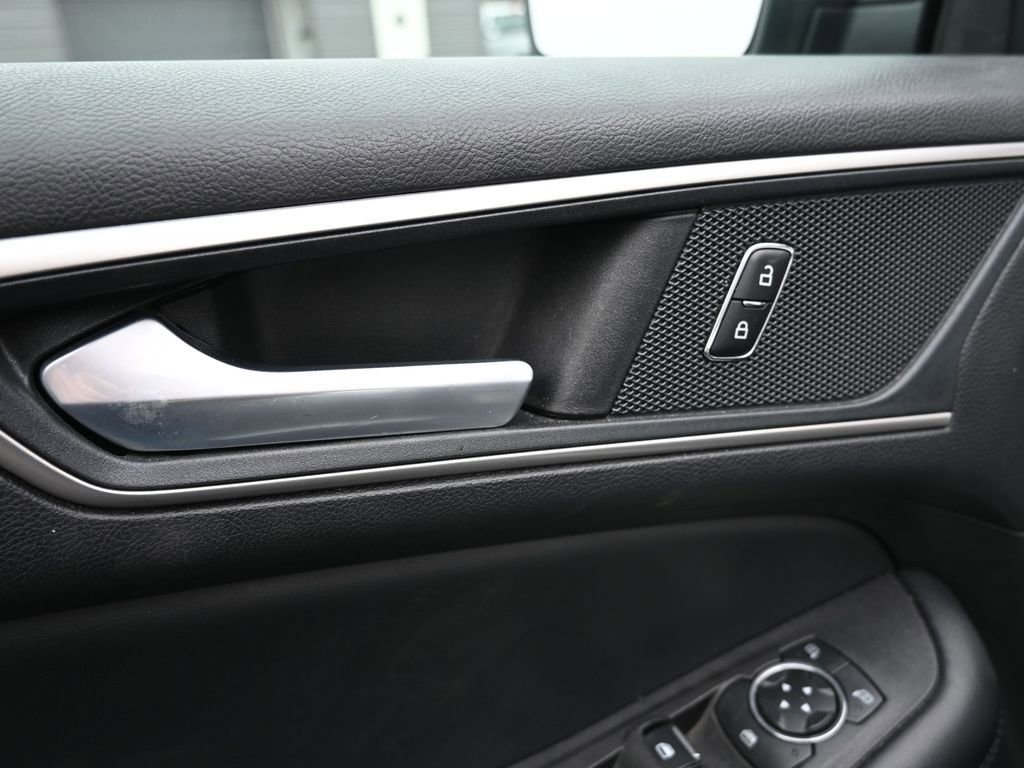 Used 2023 Ford Edge SEL image 16