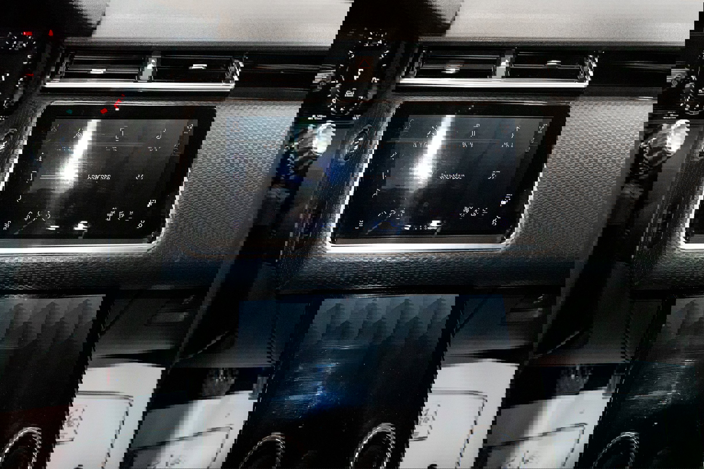 Used 2021 Land Rover Range Rover Velar R-Dynamic S image 22