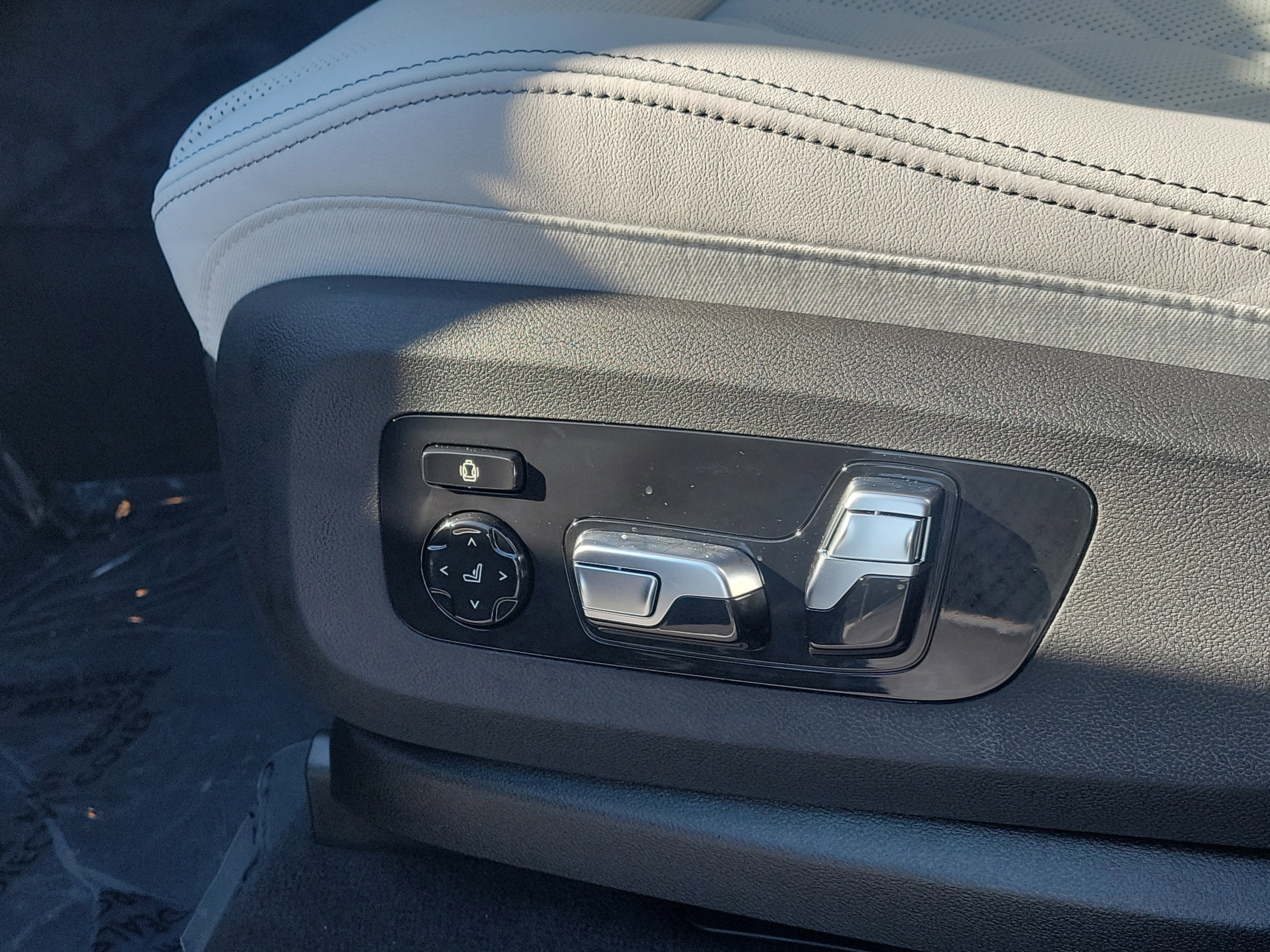 New 2026 BMW X5 xDrive40i w/ Climate Comfort Package image 22