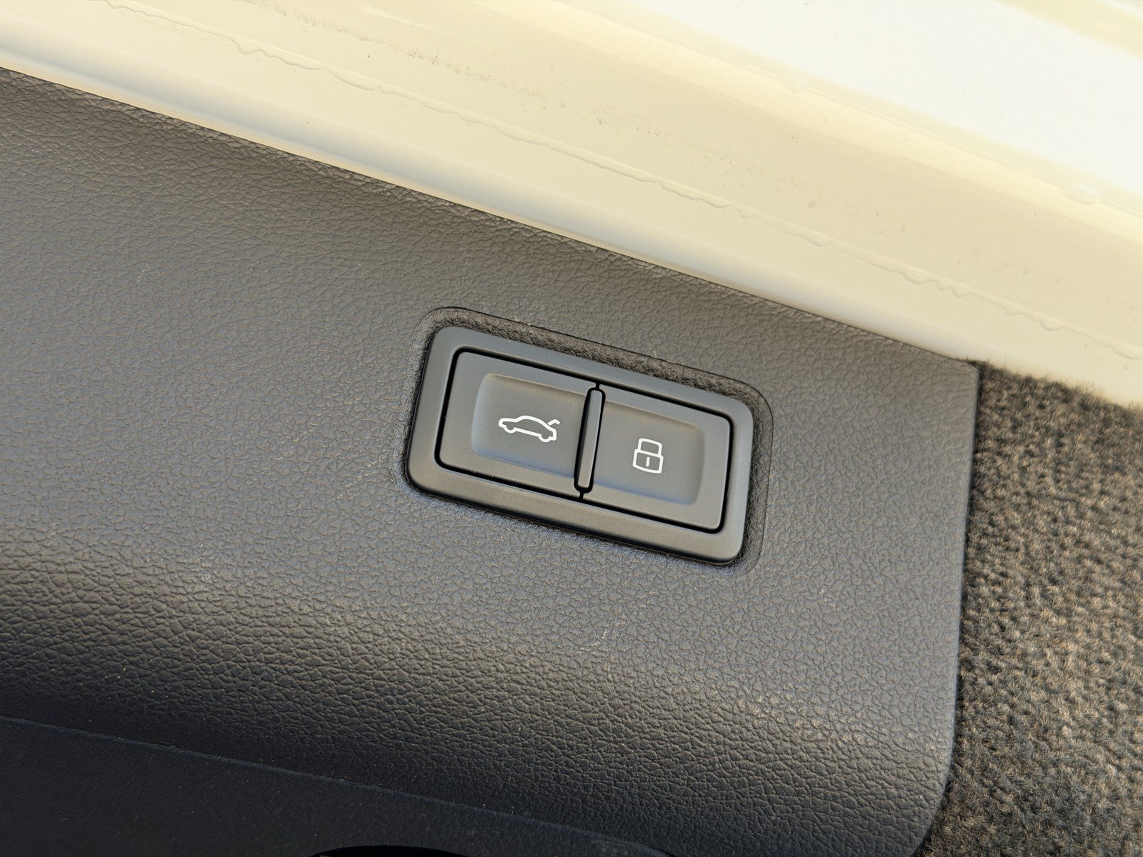 Certified 2023 Bentley Bentayga Extended Wheelbase AWD/4WD image 39