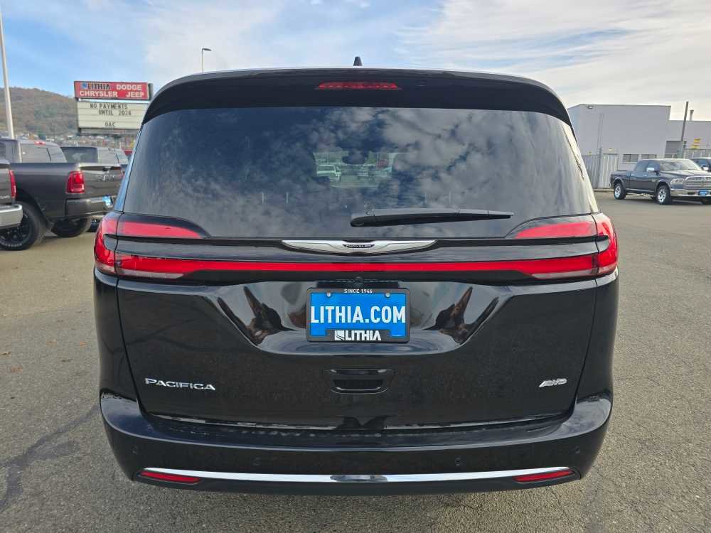 New 2026 Chrysler Pacifica Select AWD/4WD image 4