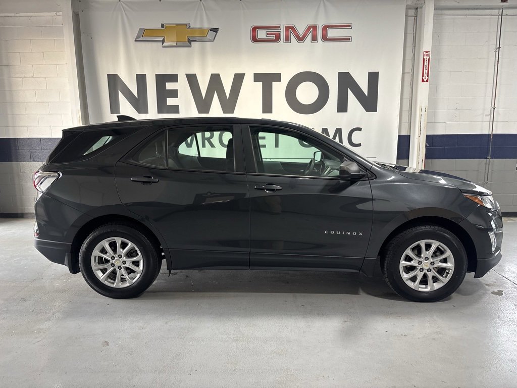 Used 2020 Chevrolet Equinox LS image 32