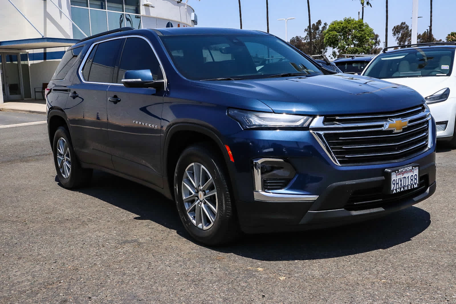 Used 2023 Chevrolet Traverse LT FWD image 3