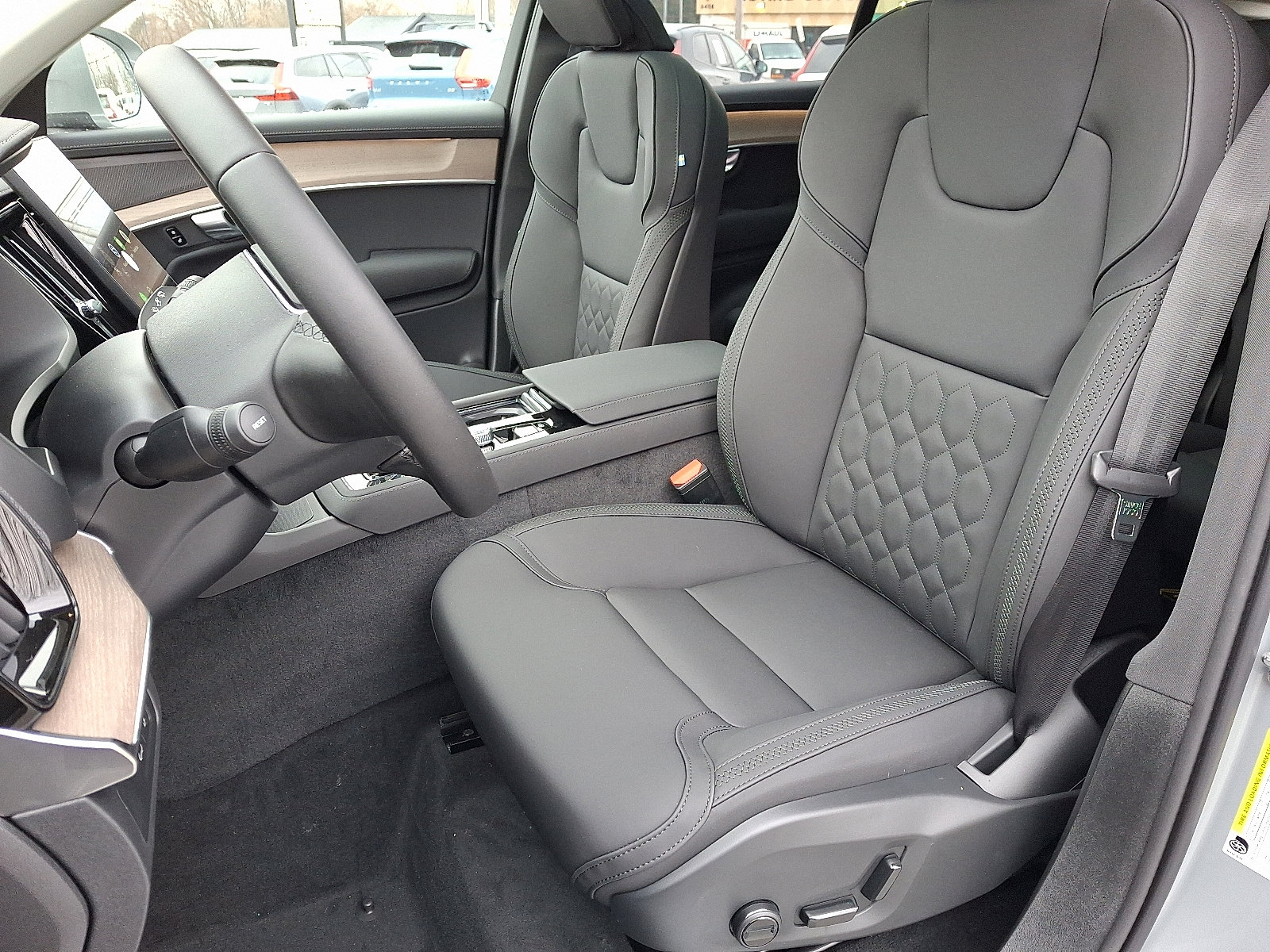 New 2026 Volvo XC90 T8 Plus w/ Protection Package Premier image 8