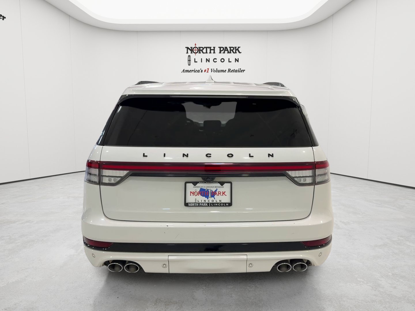 Used 2023 Lincoln Aviator Black Label Grand Touring w/ Class IV Trailer Tow Package AWD/4WD image 4