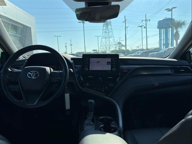 Used 2022 Toyota Camry SE FWD image 9