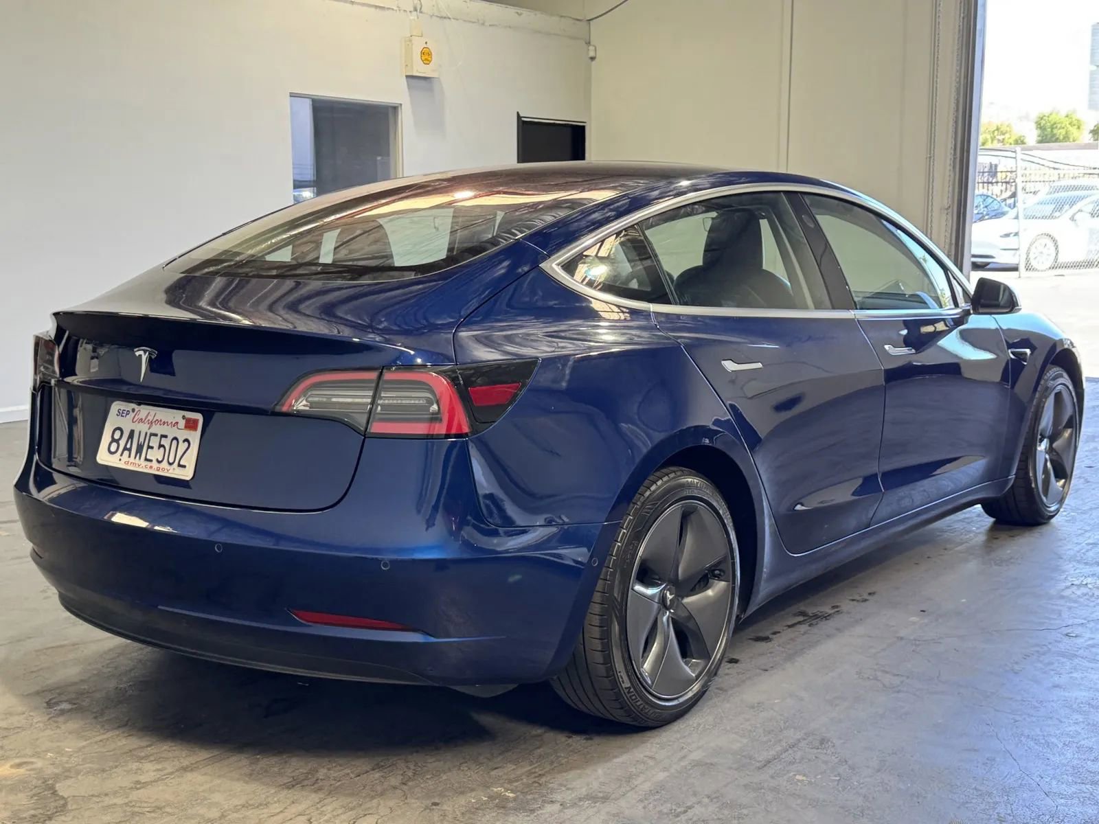 Used 2017 Tesla Model 3 Long Range image 4