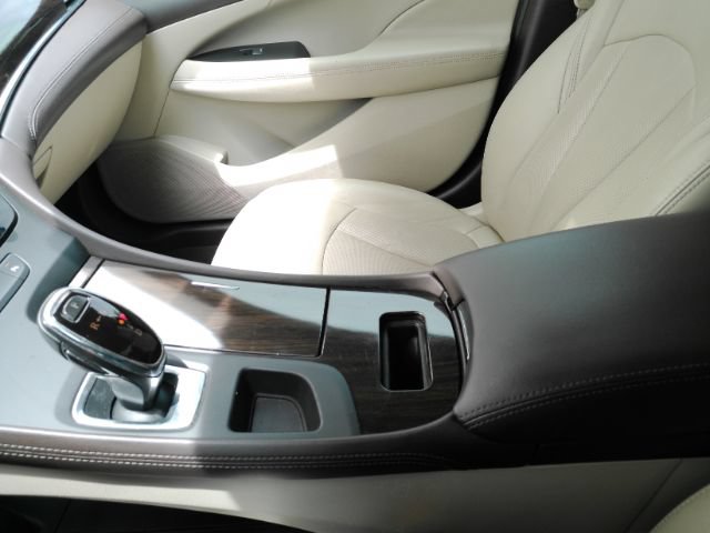 Used 2017 Buick LaCrosse Essence FWD image 41