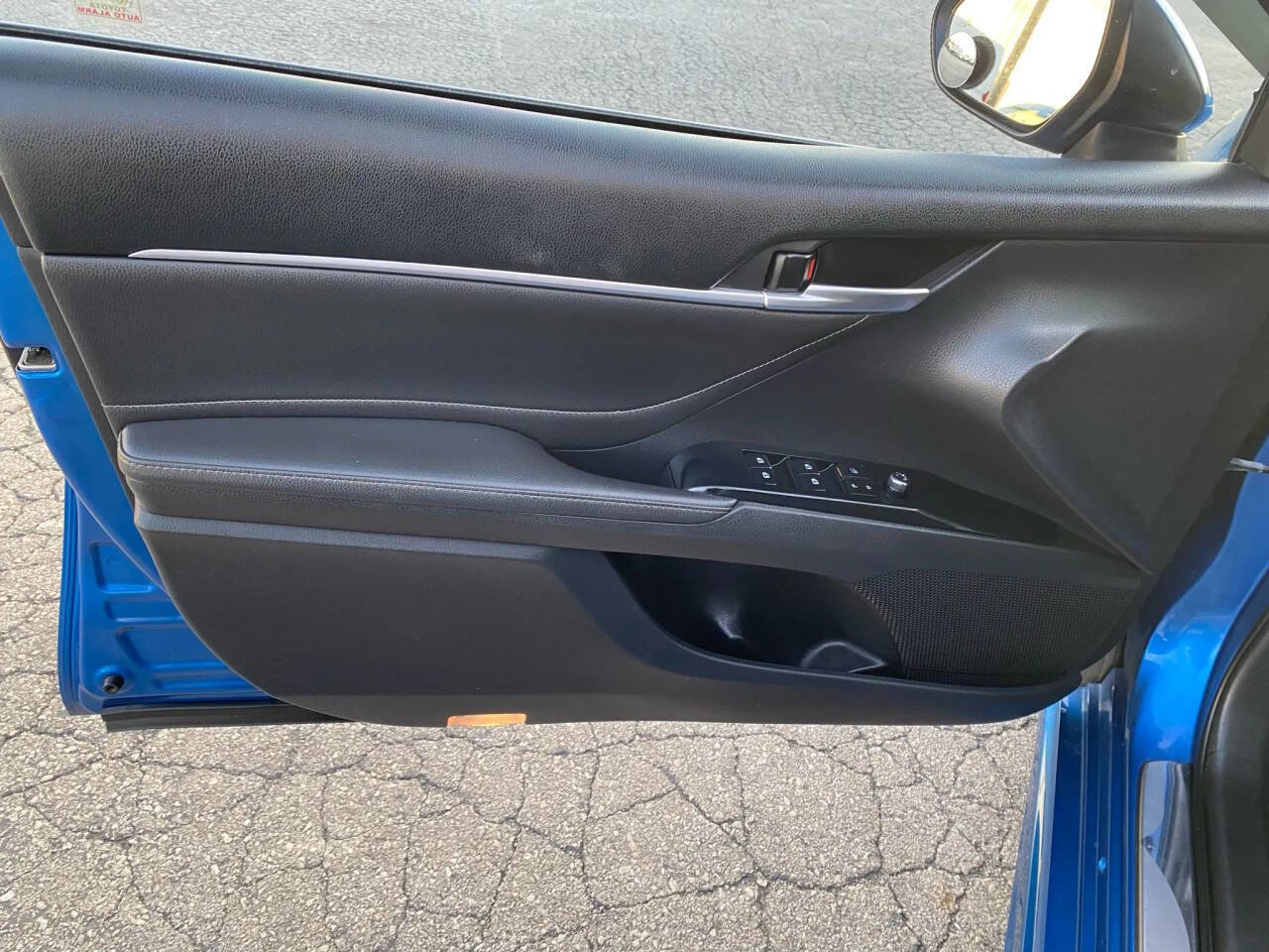 Used 2018 Toyota Camry XSE FWD image 12