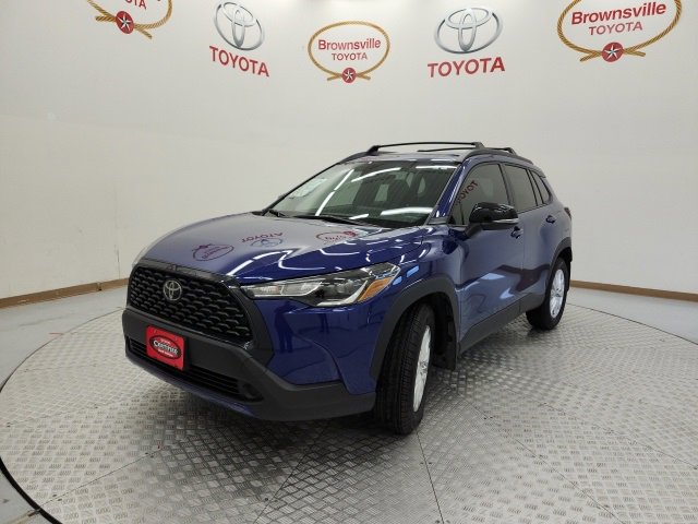 Used 2025 Toyota Corolla Cross LE image 2