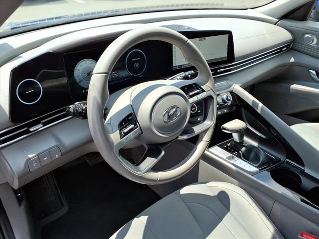 Used 2023 Hyundai Elantra SEL w/ Convenience Package FWD image 13