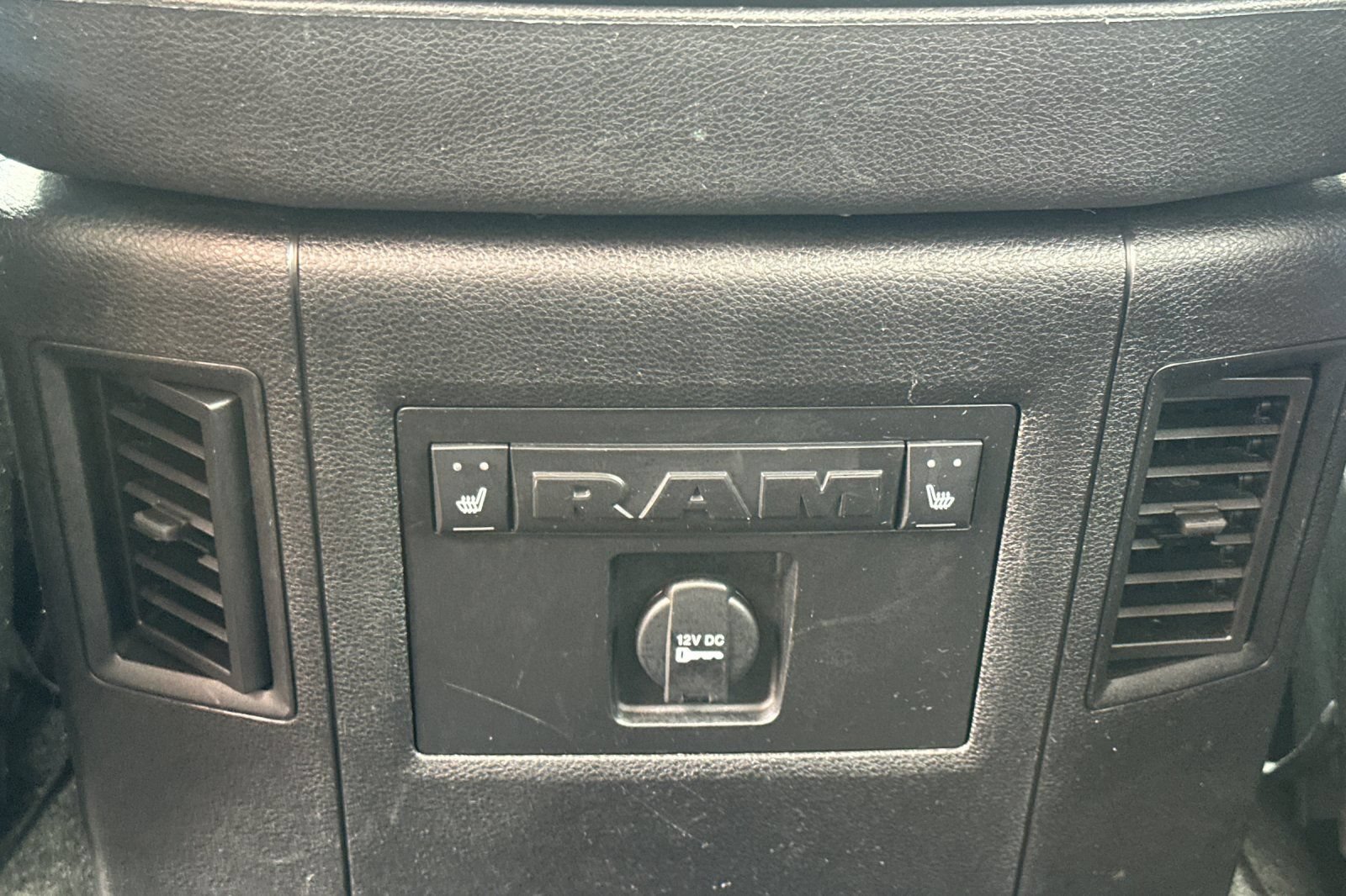 Used 2014 RAM 1500 Laramie w/ Convenience Group AWD/4WD image 15