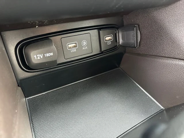 Used 2020 Hyundai Santa Fe SE AWD/4WD image 24